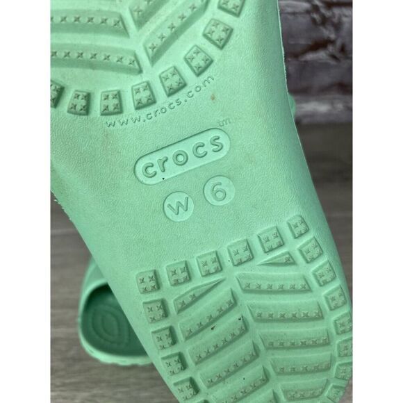 CROCS Iconic Comfort Green Rubber Slides Light Flats Sandals Women Sz 6M US/36EU - Picture 4 of 15